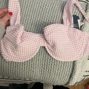 BRAND NEW! Abercrombie pink Bathing suit top in Medium.